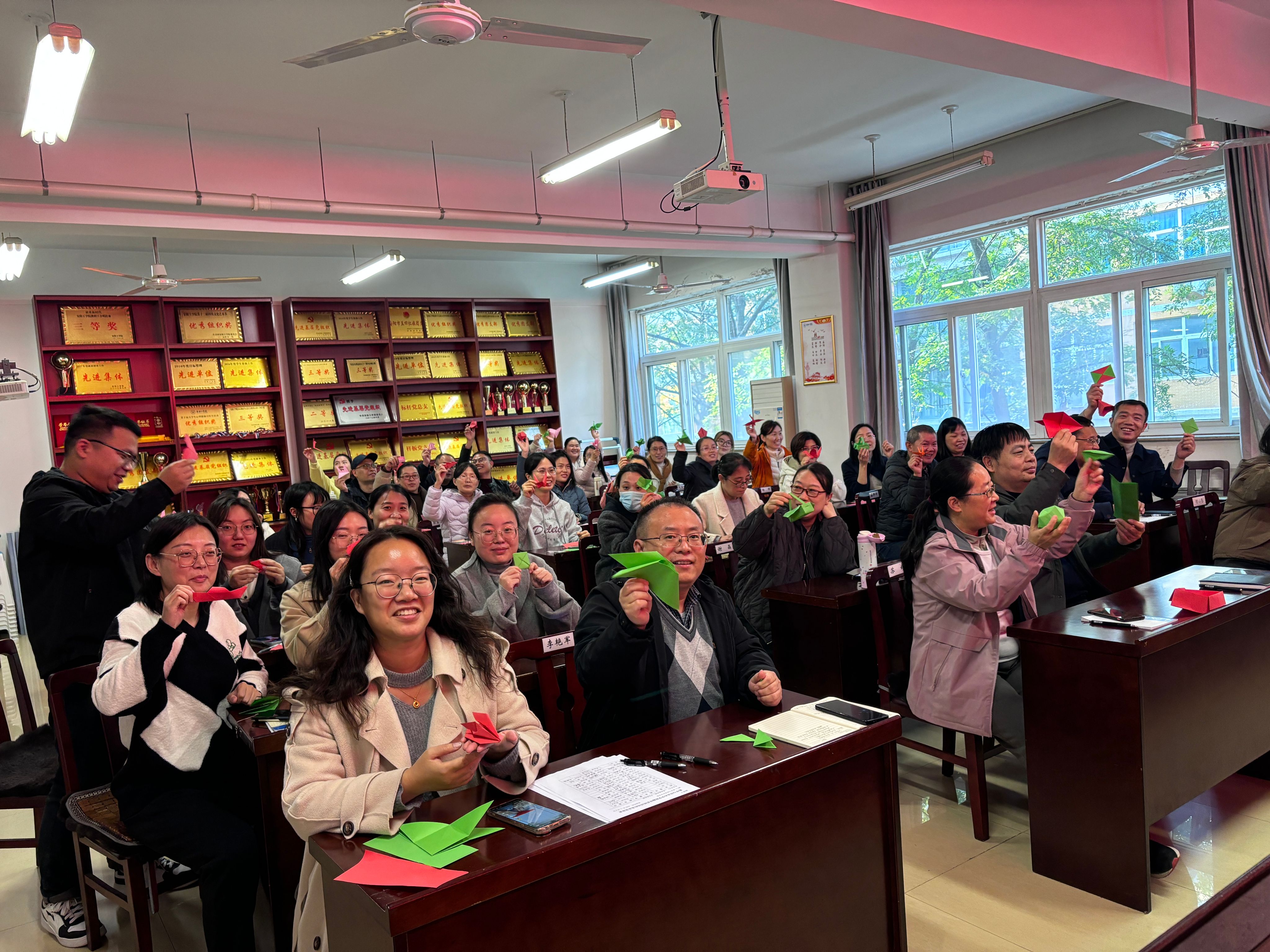 “指尖巧艺，悦享时光” ——伟德源自英国始于1946分工会举办趣味折纸活动